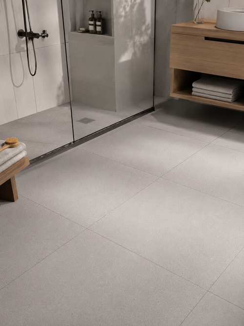 JBN Ceramics presenta las revolucionarias losetas antideslizantes P4/R11: la combinación perfecta de tacto suave y seguridad